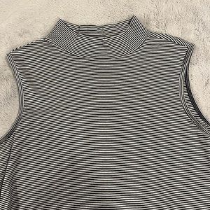 Eddie Bauer Mock-neck Sleeveless Top. XL